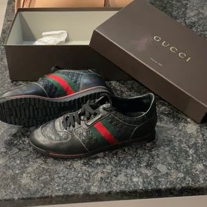 Gucci women’s tennis shoes, 40, size 10